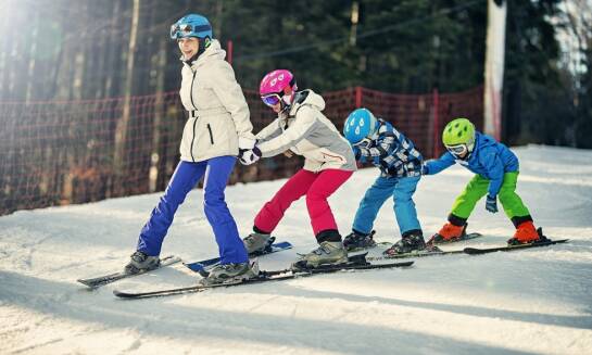 Co wyróżnia obozy snowboardowe dla dorosłych w porównaniu do innych ofert?