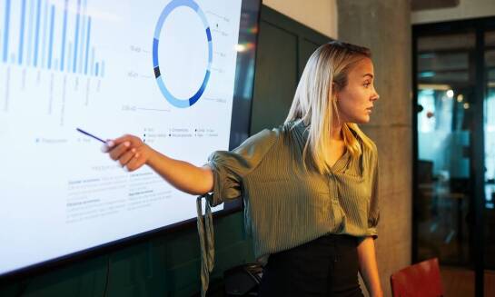 Jak skutecznie prezentować wyniki badań w rozprawie doktorskiej?