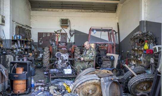 Jak naprawa układów pneumatycznych wpływa na wydajność ciągników?