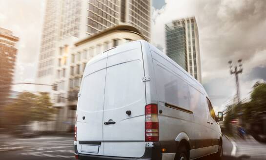 Jakie usługi kurierskie oferuje taxi ustroń dla firm?