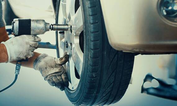 Rola wysoko wykwalifikowanych techników w procesie wymiany opon