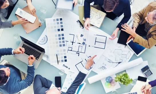 Obsługa prawna w procesach budowlanych i inwestycyjnych – na co zwrócić uwagę?