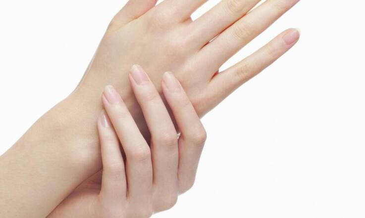 Zadbane dłonie dzięki profesjonalnemu manicure na Bemowie