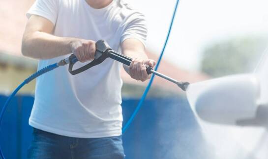 Jak ciśnieniowe czyszczenie kanalizacji pomaga w utrzymaniu drożności rur?