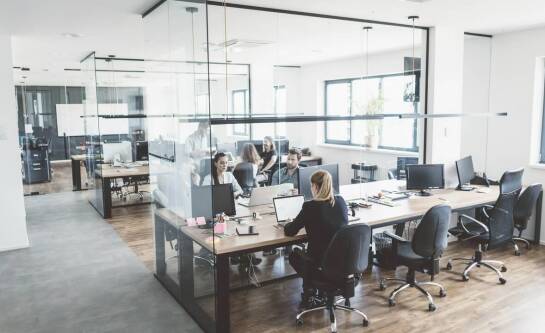 Jakie korzyści niesie współpraca z biurem rachunkowym dla małych firm?