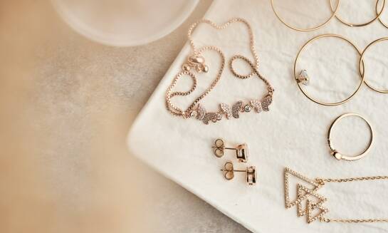 Ręcznie robiona biżuteria – unikalność i precyzja wykonania