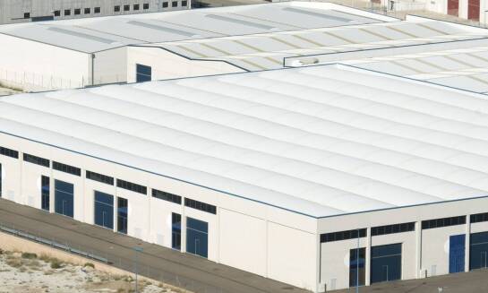 Kluczowe czynniki wpływające na decyzję o zakupie obiektów przemysłowych na sprzedaż