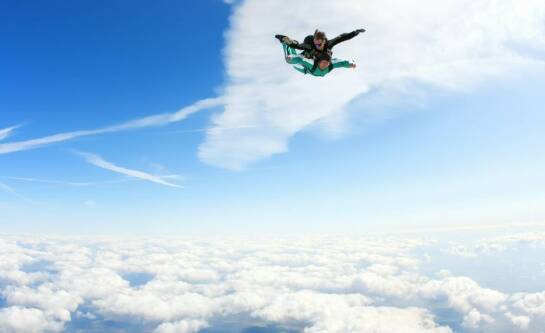 Ile kosztuje skok ze spadochronem w Gliwicach?