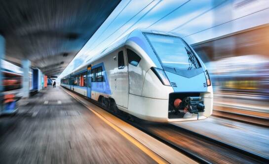 Ile czasu jedzie Pendolino z Warszawy do Wrocławia?