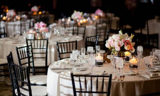 Zalety organizacji wesela w profesjonalnie przygotowanej sali na 100 gości