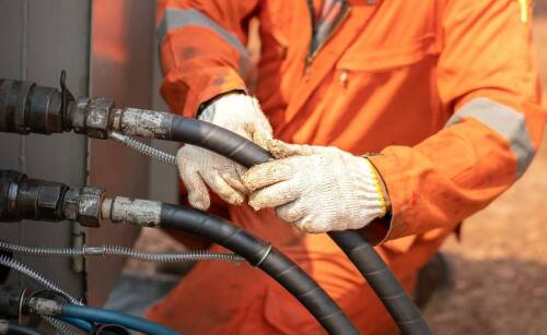 Zakuwanie węży hydraulicznych jako element prewencyjnego utrzymania ruchu