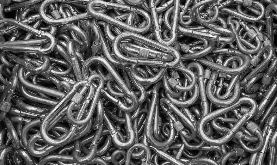 Do czego służą zapinki druciane? Jak dopasować je do swoich potrzeb?