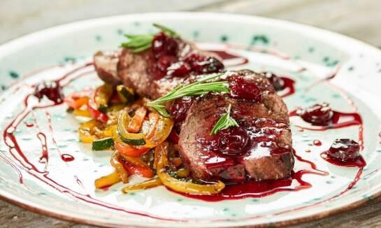 Techniki krojenia, które podnoszą jakość serwowanych steków