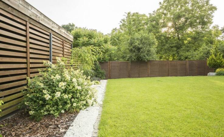 Zakładanie trawników w Warszawie – jakie są najlepsze praktyki?