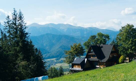 Jakie udogodnienia oferują współczesne noclegi w górach?