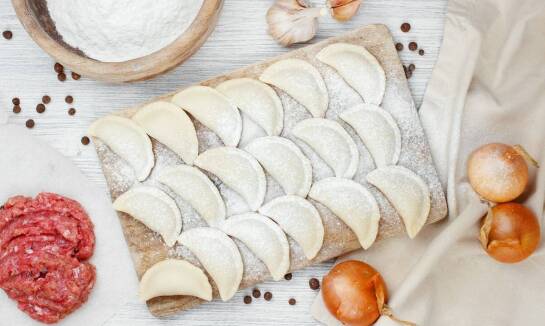 Odkryj różnorodność polskich pierogów dostępnych na zamówienie