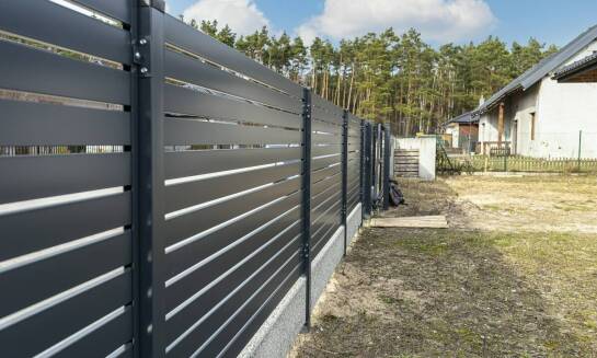 Bramka panelowa a ochrona przed nieproszonymi gośćmi