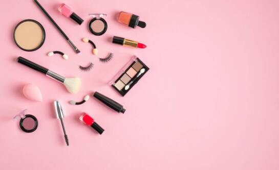 Jak skorzystać z ekspresowej dostawy kosmetyków i oszczędzić czas?