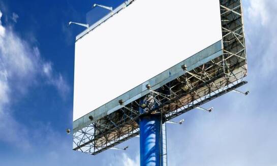 Kompleksowa obsługa billboardów przy trasie S7: od projektu po demontaż