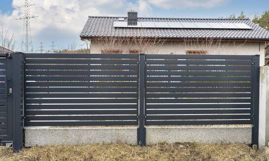 Jak przebiega montaż ogrodzenia palisadowego?