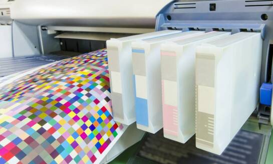 Drukowanie na przezroczystej folii – rozwiązanie dla estetyki i funkcjonalności opakowań