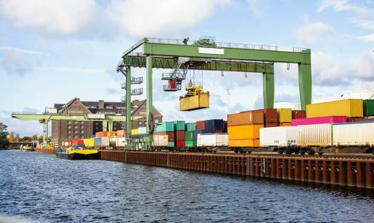 Jak bramowce wpływają na efektywność transportu kontenerów?