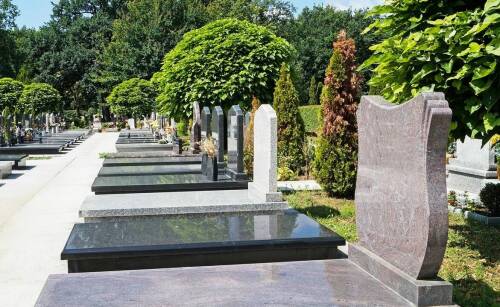 Jak wybrać odpowiedni styl dla nagrobków podwójnych?