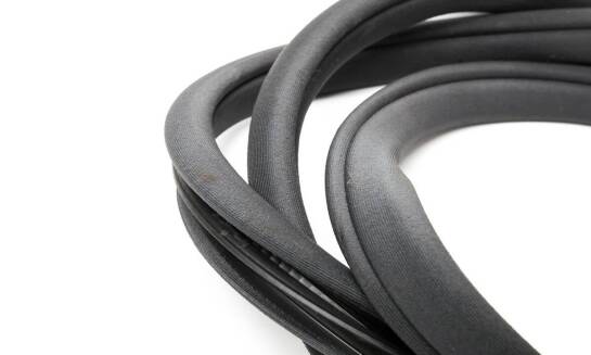 Porównanie gumy silikonowej z innymi materiałami uszczelkarskimi