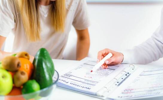 Jakie są zalecenia dietetyczne dla dzieci z alergiami pokarmowymi w ofercie na Białołęce?