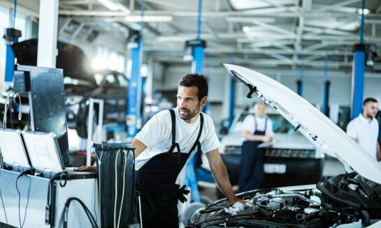 Proces montażu haków holowniczych – co warto wiedzieć przed wizytą w serwisie?