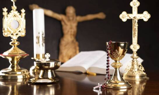 Sztandary Kościelne: dlaczego warto inwestować w profesjonalną produkcję?