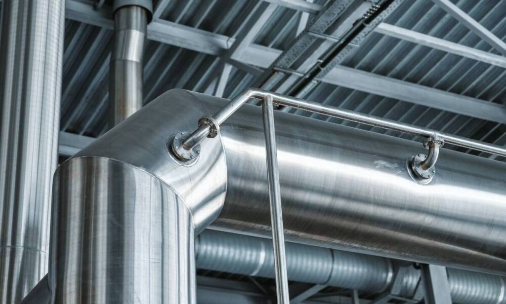 Odporność na warunki atmosferyczne – zadaszenia stalowe dla przestrzeni zewnętrznych