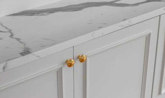 Zastosowanie lakieru w wykończeniach mebli: połysk, półmat, mat, głęboki mat