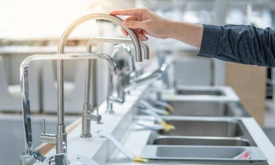 Bezdotykowe baterie z fotokomórką a bezpieczeństwo użytkowników