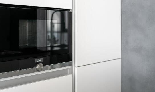 Jakie materiały wybrać na fronty meblowe, aby zapewnić trwałość i estetykę?