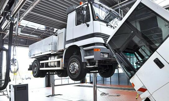 Znaczenie regularnych przeglądów technicznych dla pracy żurawi samochodowych