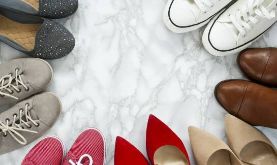 Jakie są najczęstsze pytania dotyczące zakupu butów sportowych damskich na wyprzedaży?