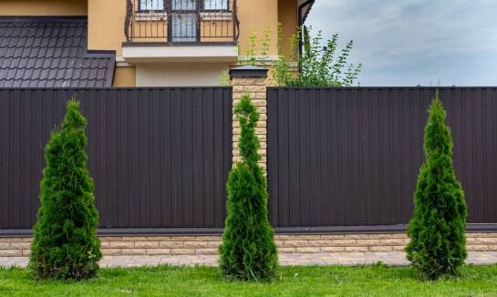 Najnowsze trendy w projektowaniu ogrodzeń posesyjnych
