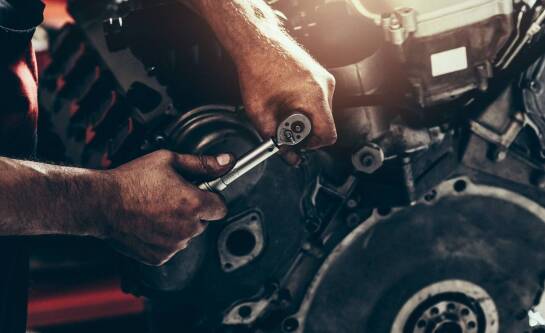 Jakie są różnice między regeneracją a naprawą turbosprężarek?