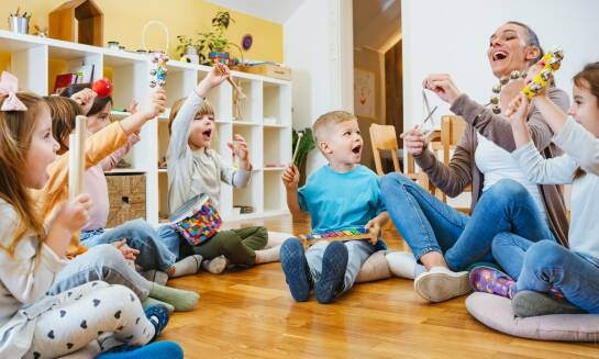 Jakie umiejętności można zdobyć na kursach dotyczących integracji sensorycznej?