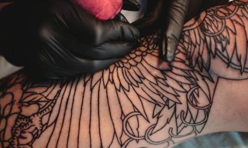 Najlepsze techniki coverowania tatuaży – jak wybrać odpowiednią metodę