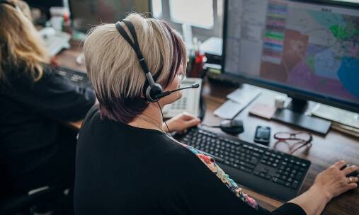 Jak salon meblowy wspiera klientów serwisem gwarancyjnym i pogwarancyjnym?