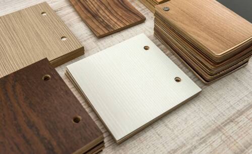 Jak wybrać idealne materiały do mebli na wymiar, które zapewnią trwałość i estetykę?