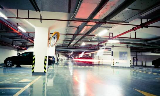 Jak systemy LPR wspierają ochronę przed nieuprawnionym parkowaniem?