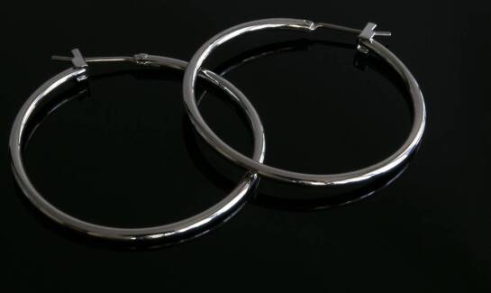 Kolczyki srebrne - jakie wybrać na elegancką uroczystość?