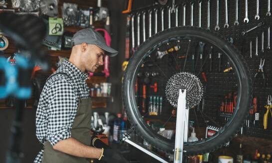 Współczesne trendy w ofercie sklepów rowerowych – co warto wiedzieć?