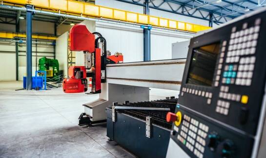 Ciche i wydajne młyny do tworzyw sztucznych – co je wyróżnia?