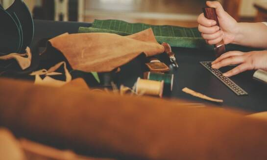 Różnice między renowacją a wymianą skóry samochodowej w Mazowieckiem