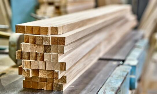 Jakie są główne wyzwania dla producentów drążków drewnianych?