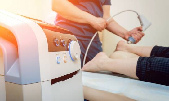 Łokieć tenisisty – jak kompleksowa rehabilitacja może pomóc?